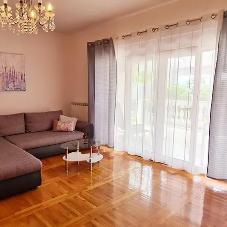 Garden & Sea Apartment Volosko