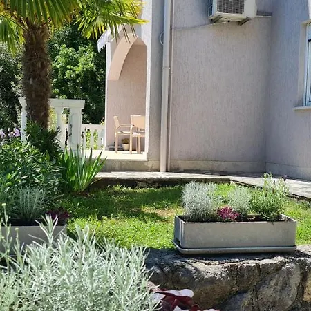 Apartment Garden & Sea